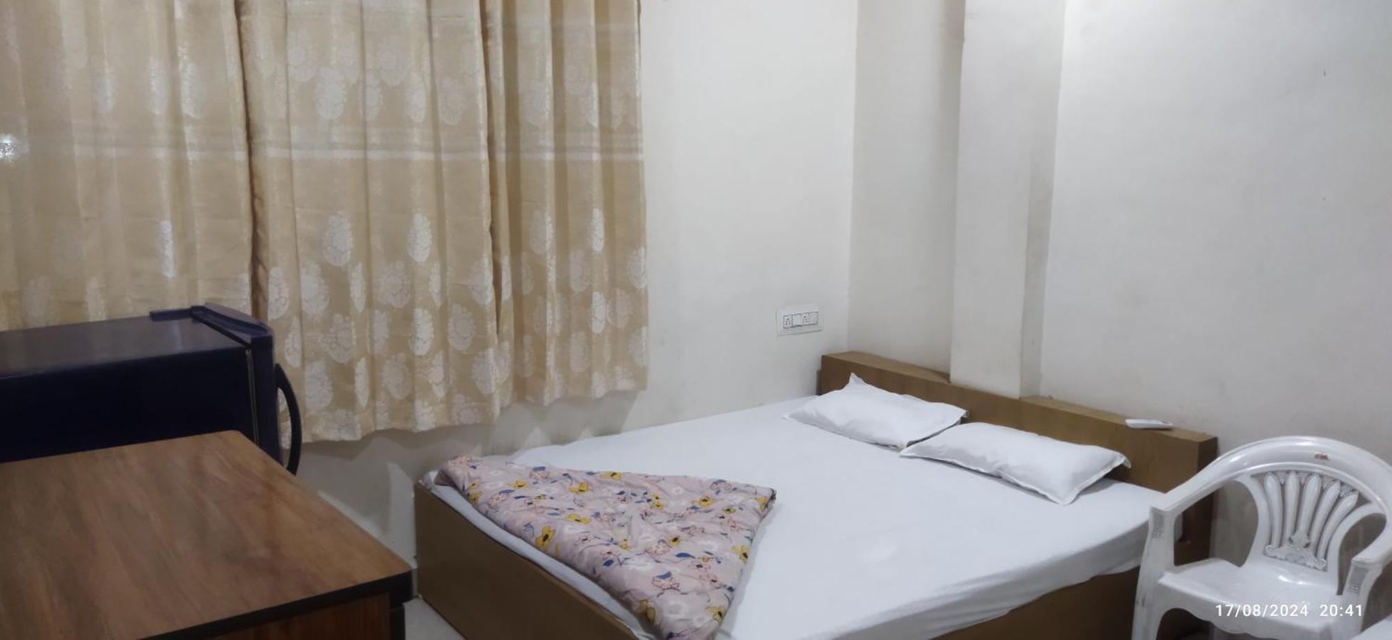 Shree Gajlaxmi Hotel Walking Distance From Mahakaleswar Ujjain Exterior photo
